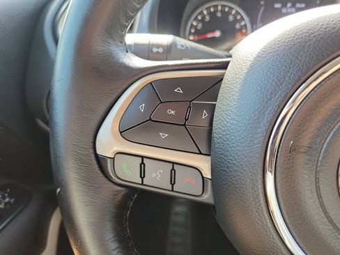 Used 2017 Jeep Renegade Latitude FWD image 31