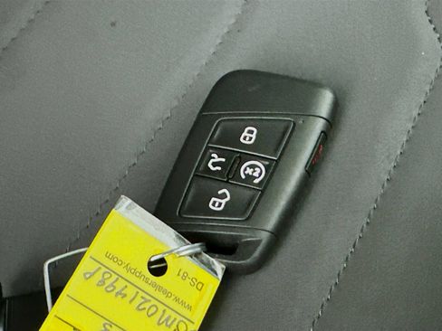 Used 2025 Volkswagen Taos SE w/ Panoramic Sunroof Package AWD/4WD image 44