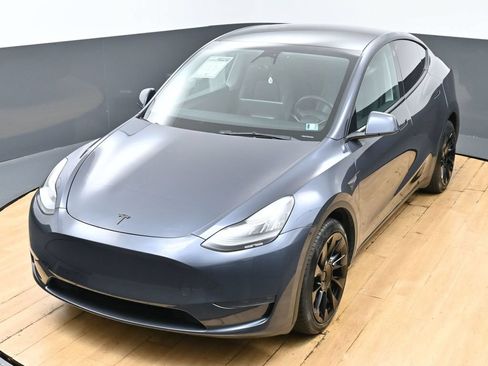 Used 2023 Tesla Model Y Long Range AWD/4WD image 44