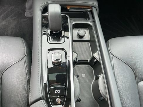 Certified 2024 Volvo XC90 T8 Plus w/ Protection Package Premier AWD/4WD image 17