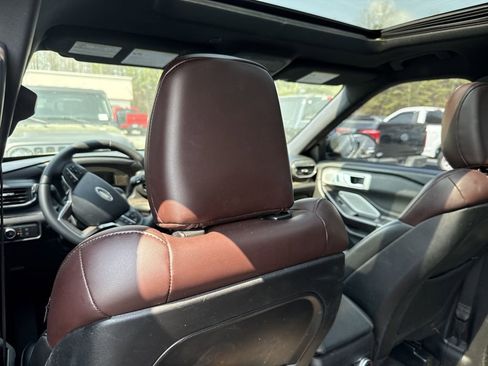 Used 2020 Ford Explorer Platinum w/ Premium Technology Package image 15