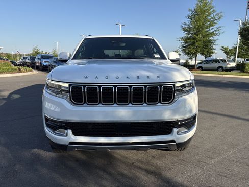 Used 2022 Jeep Wagoneer Series III AWD/4WD image 3