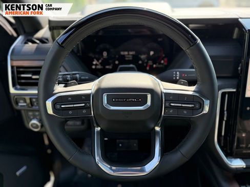 Used 2025 GMC Yukon Denali w/ Advanced Technology Package AWD/4WD image 18