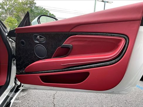 Used 2019 Aston Martin DB11 Coupe RWD image 22