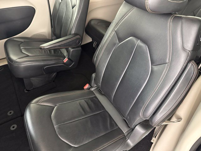 Used 2017 Chrysler Pacifica Touring-L FWD image 26
