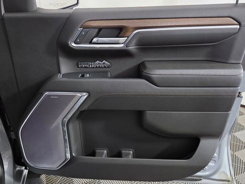 Used 2023 Chevrolet Silverado 1500 High Country w/ High Country Premium Package AWD/4WD image 33