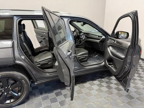 Used 2023 Jeep Grand Cherokee L Laredo AWD/4WD image 23