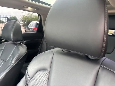 Used 2025 Kia Sorento EX w/ Panoramic Sunroof Package FWD image 9