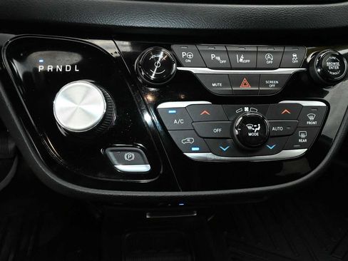 Used 2019 Chrysler Pacifica Touring-L Plus w/ Advanced Safetytec Group FWD image 24