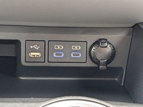 Used 2022 Toyota Highlander XLE image 25