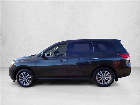 Used 2015 Nissan Pathfinder S image 2