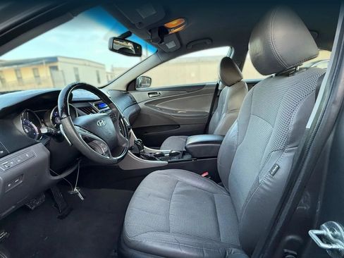 Used 2013 Hyundai Sonata SE FWD image 2