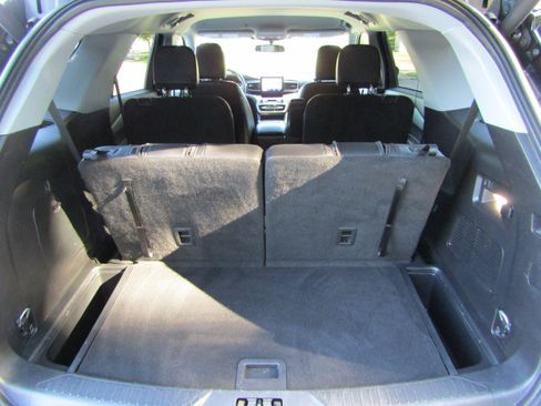 Used 2023 Ford Explorer XLT w/ Equipment Group 202A AWD/4WD image 15