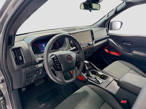 Used 2025 Nissan Frontier PRO-4X w/ Pro Convenience Package image 8