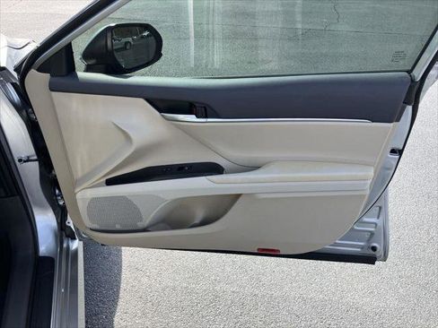 Certified 2020 Toyota Camry LE image 29