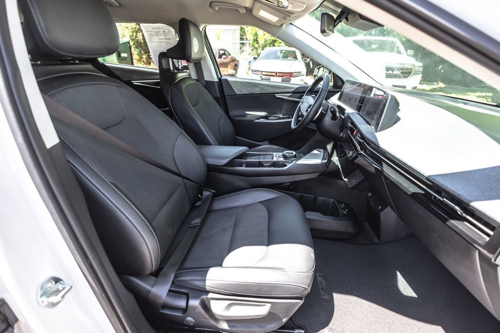 Used 2024 Kia EV6 Light AWD/4WD image 27
