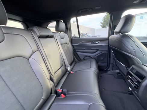 New 2026 Jeep Grand Cherokee Altitude image 22