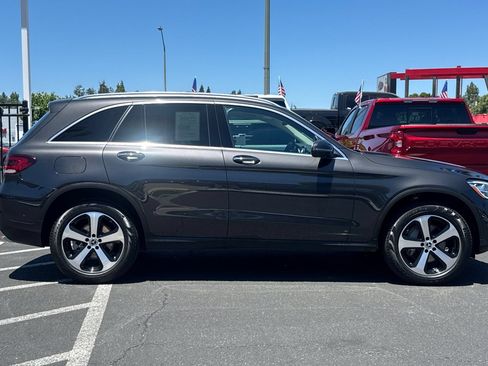 Used 2021 Mercedes-Benz GLC 300 4MATIC image 4