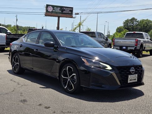 Used 2024 Nissan Altima 2.5 SR FWD image 6