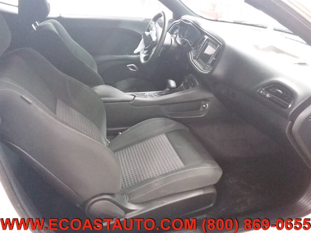 Used 2018 Dodge Challenger SXT w/ Blacktop Package RWD image 10