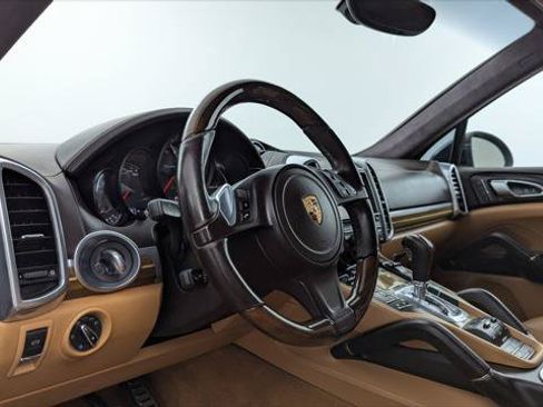Used 2014 Porsche Cayenne Turbo AWD/4WD image 23