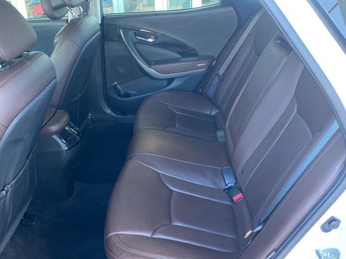 Used 2014 Hyundai Azera Limited w/ Option Group 02 FWD image 16