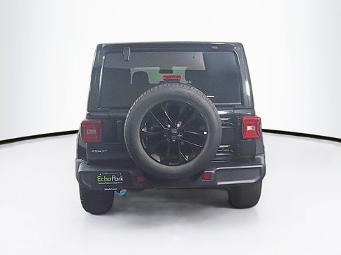 Used 2024 Jeep Wrangler Unlimited Sahara AWD/4WD image 7