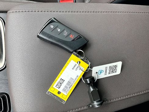 Used 2025 Lexus RX 450h AWD w/ Luxury Package image 15
