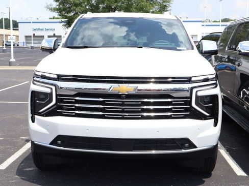 New 2025 Chevrolet Suburban Premier image 2