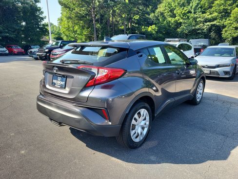 Used 2020 Toyota C-HR LE FWD image 5