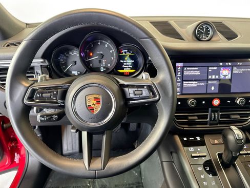 Used 2025 Porsche Macan w/ Premium Package Plus image 12