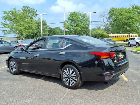 Used 2023 Nissan Altima 2.5 SV AWD/4WD image 8
