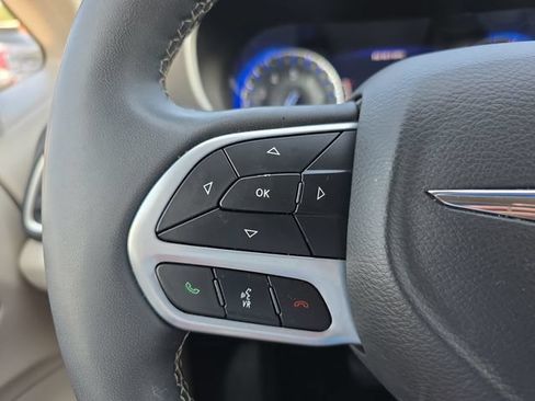 Used 2023 Chrysler Pacifica Touring-L FWD image 20