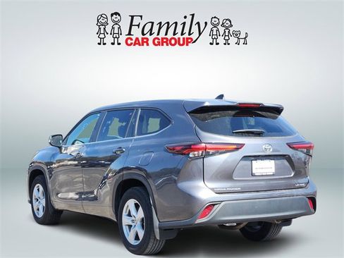 Certified 2024 Toyota Highlander LE image 3