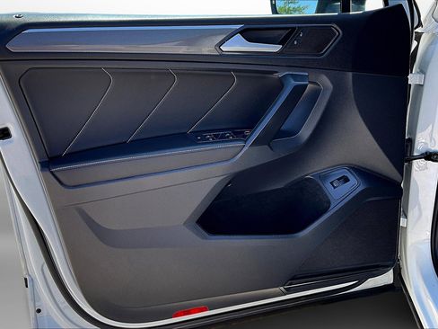 Used 2022 Volkswagen Tiguan SE R-Line image 25