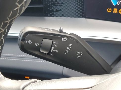 New 2025 Volkswagen Tiguan SE image 24