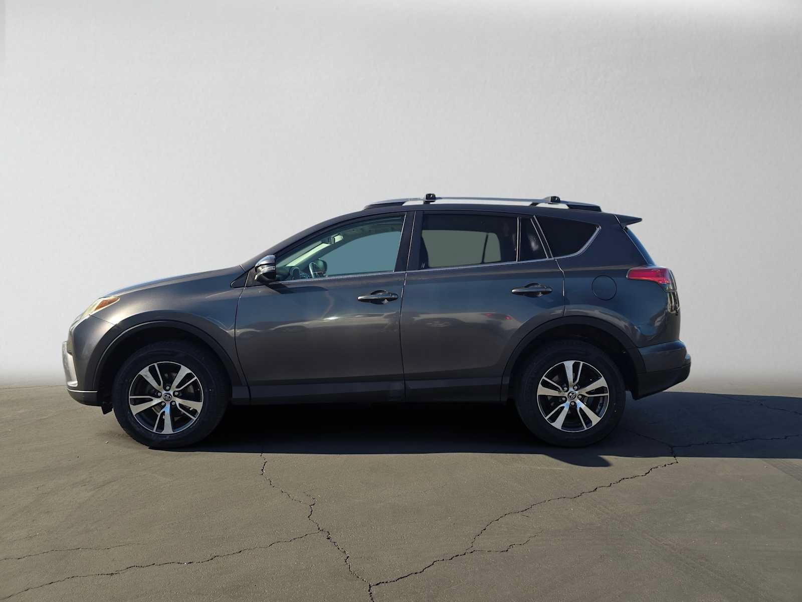 Used 2018 Toyota RAV4 XLE FWD image 6