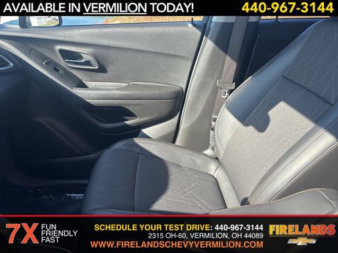 Certified 2022 Chevrolet Trax LT w/ LT Convenience Package image 12