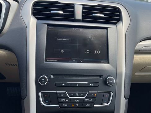 Used 2016 Ford Fusion SE FWD image 22