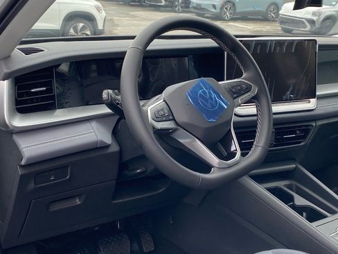 New 2026 Volkswagen Tiguan SE image 3