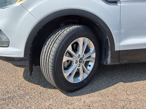 Used 2017 Ford Escape SE AWD/4WD image 21