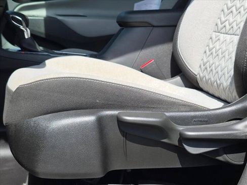 Used 2022 Chevrolet Equinox LS w/ Driver Confidence II Package FWD image 4