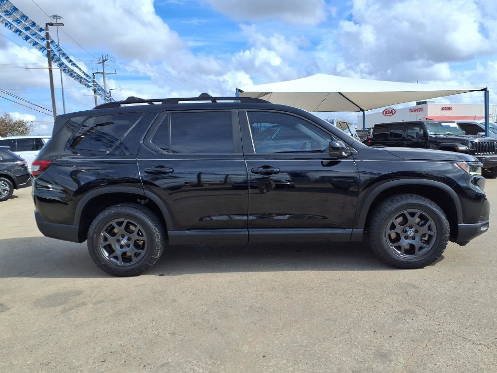 Used 2025 Honda Pilot TrailSport image 9