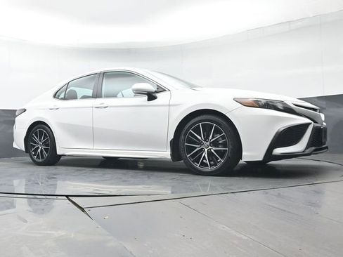 Used 2024 Toyota Camry SE image 37