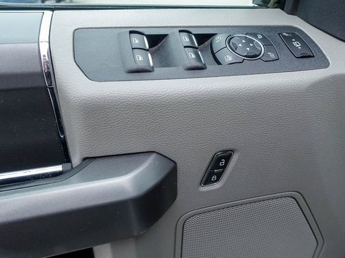 Used 2019 Ford F250 XLT w/ XLT Premium Package image 5