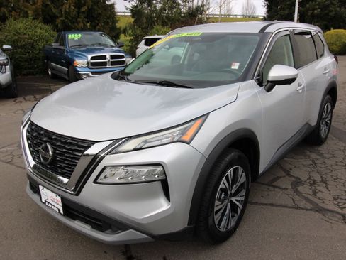 Used 2021 Nissan Rogue SV image 1