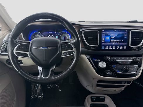 Used 2019 Chrysler Pacifica Touring-L w/ Advanced Safetytec Group FWD image 27