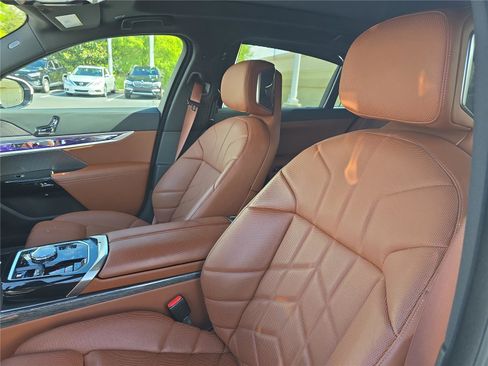 Certified 2023 BMW 760i xDrive AWD/4WD image 17