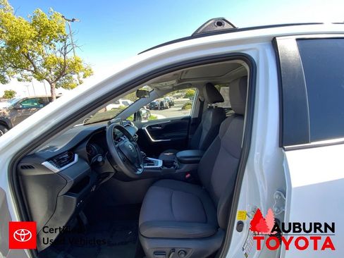 Certified 2019 Toyota RAV4 XLE FWD image 31