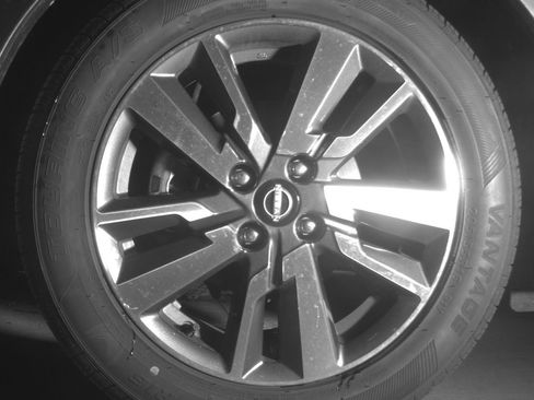Used 2025 Nissan Versa SV FWD image 12